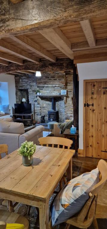 Cringley Cottage dining room with log burning stove